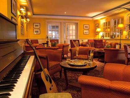 Piano Bar